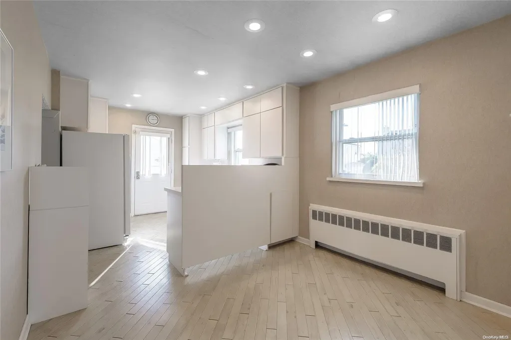17 Warren Place Plainview NY 11803