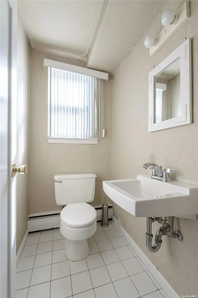 17 Warren Place Plainview NY 11803