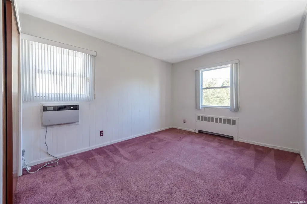 17 Warren Place Plainview NY 11803