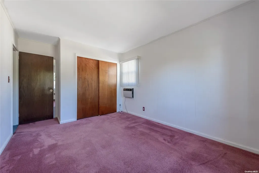 17 Warren Place Plainview NY 11803