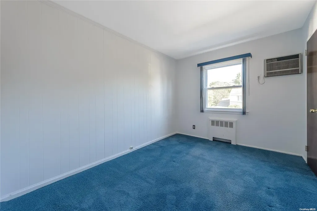 17 Warren Place Plainview NY 11803
