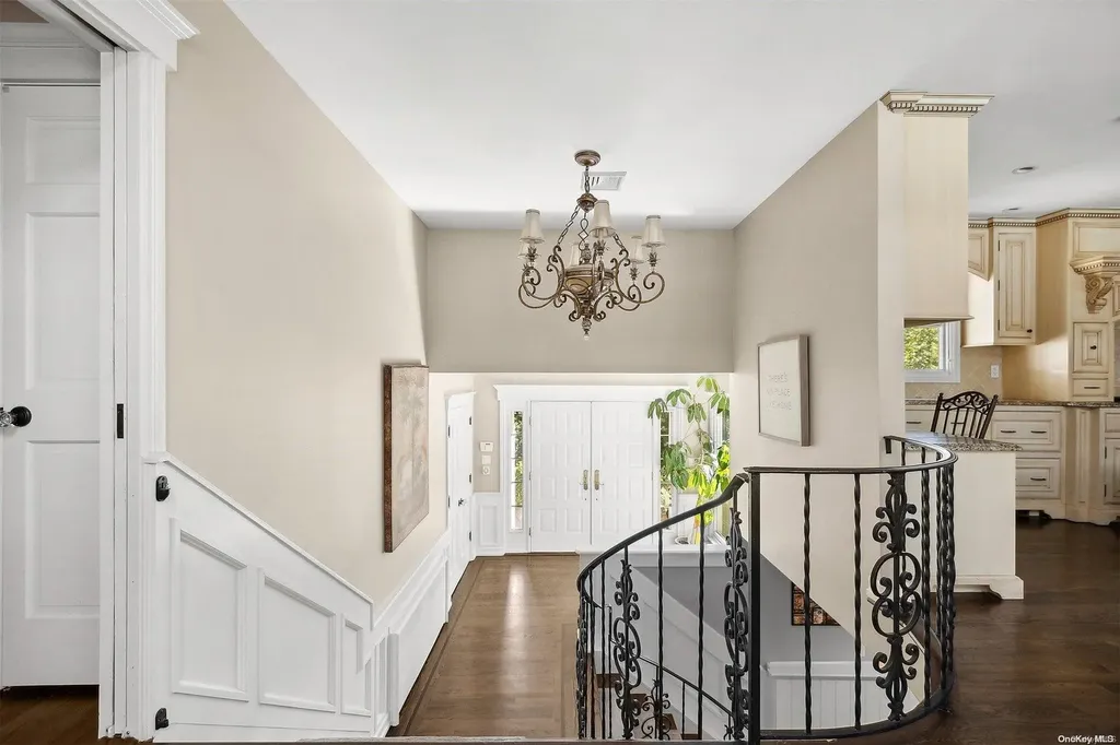 42 Beaumont Drive Melville NY 11747