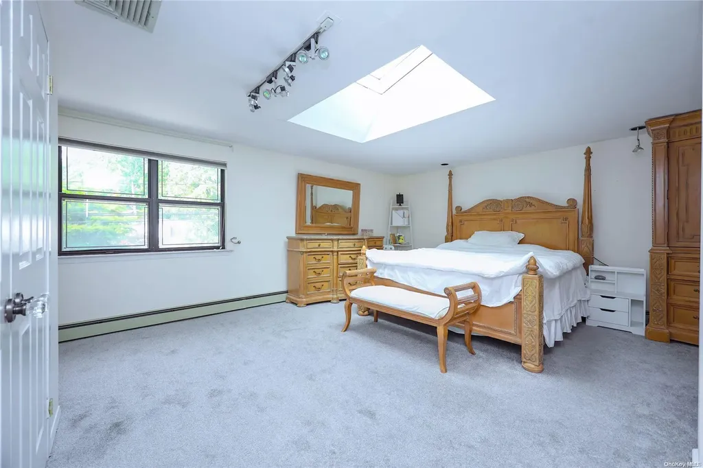 43 Wimbleton Lane Great Neck NY 11023