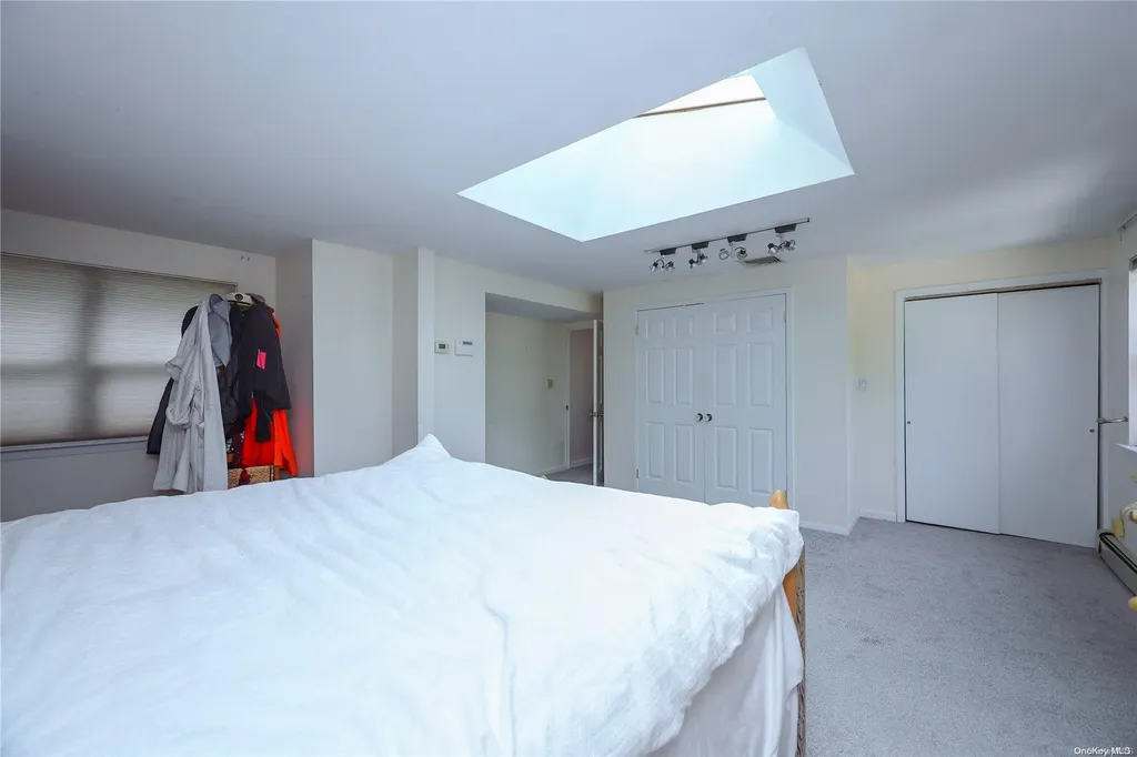 43 Wimbleton Lane Great Neck NY 11023