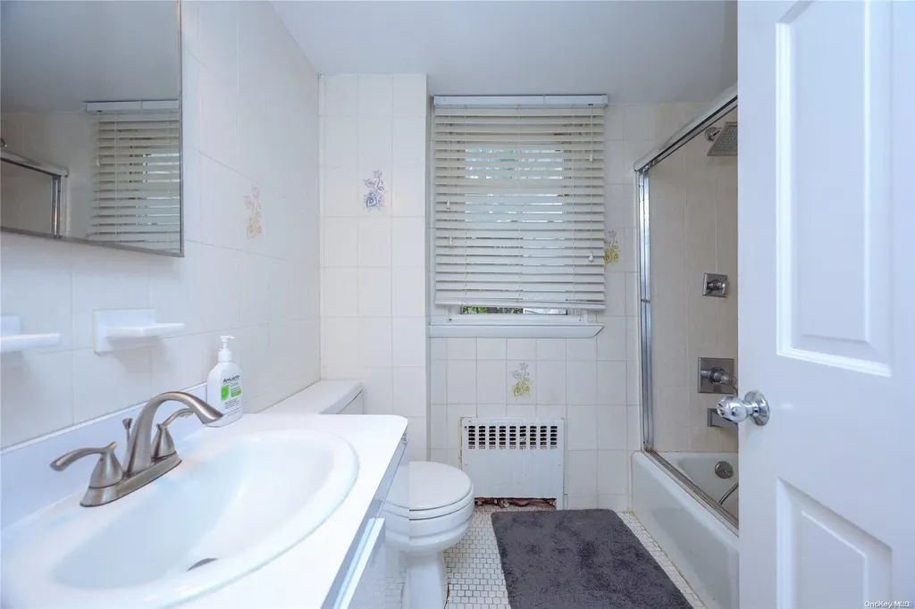 43 Wimbleton Lane Great Neck NY 11023