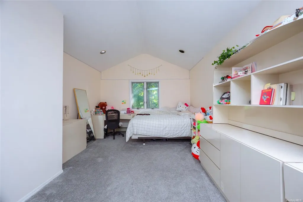 43 Wimbleton Lane Great Neck NY 11023