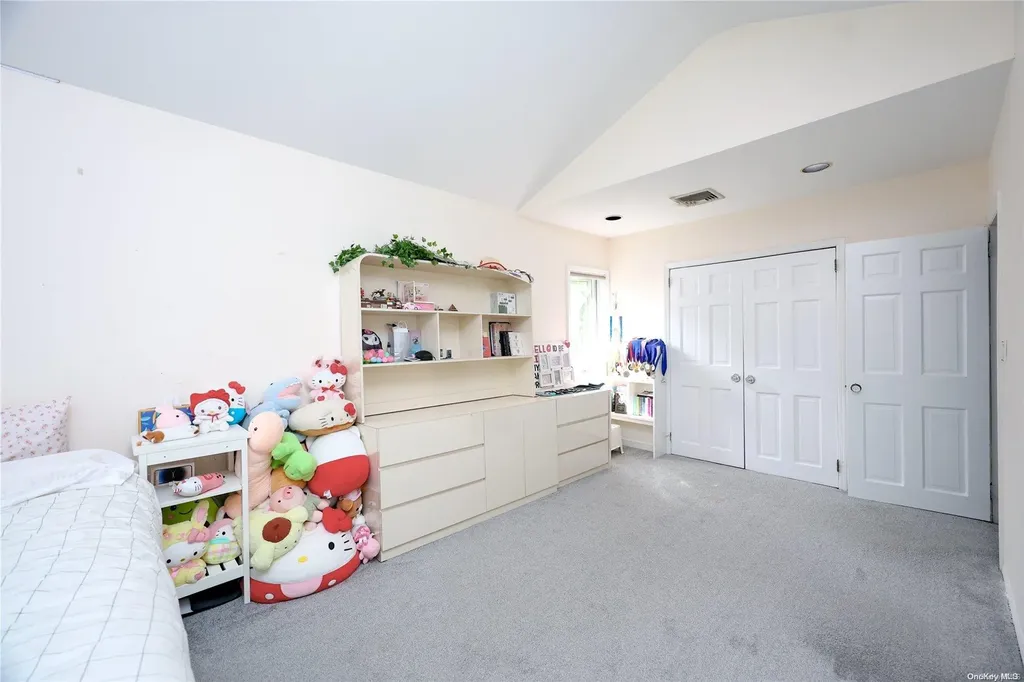 43 Wimbleton Lane Great Neck NY 11023