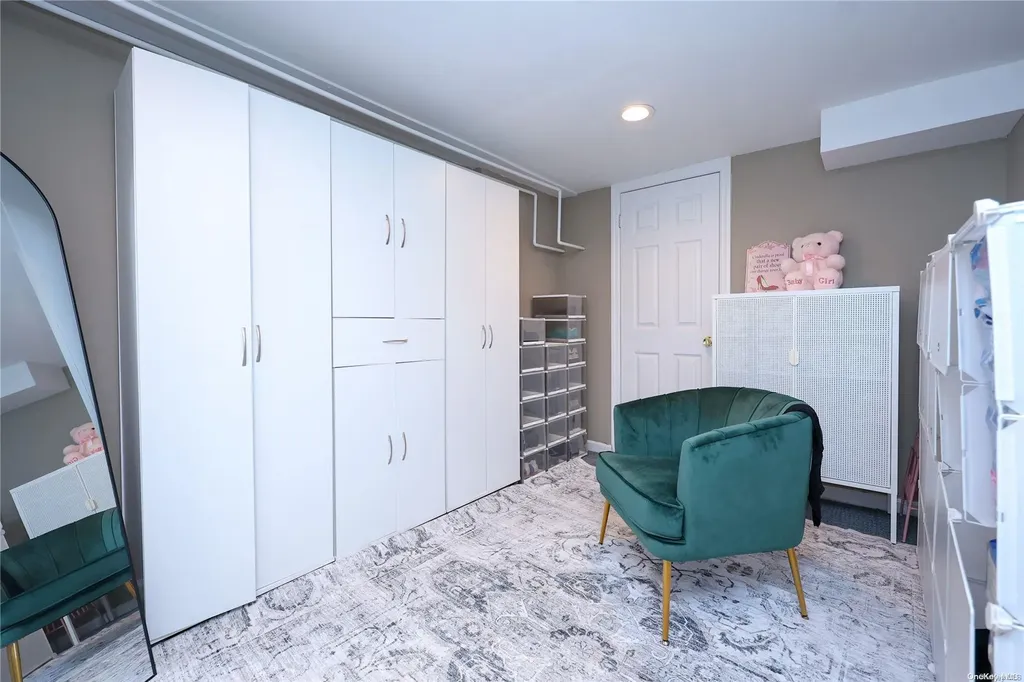43 Wimbleton Lane Great Neck NY 11023