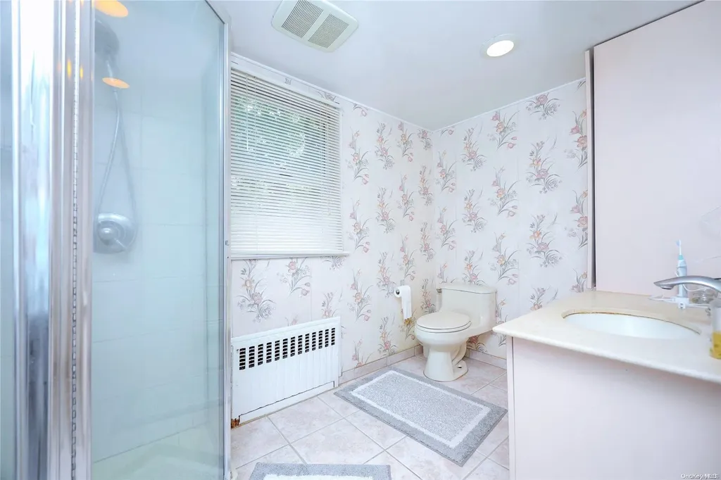 43 Wimbleton Lane Great Neck NY 11023