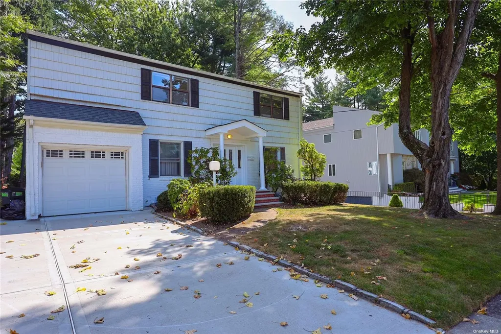 43 Wimbleton Lane Great Neck NY 11023