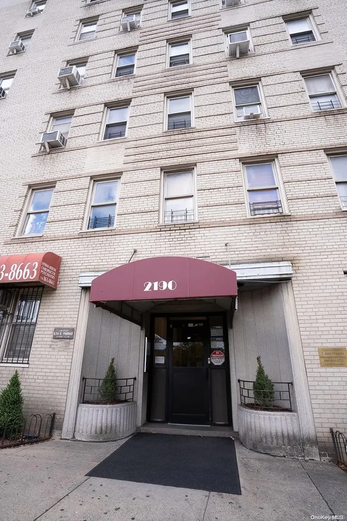 2190 Boston Road Bronx NY 10462
