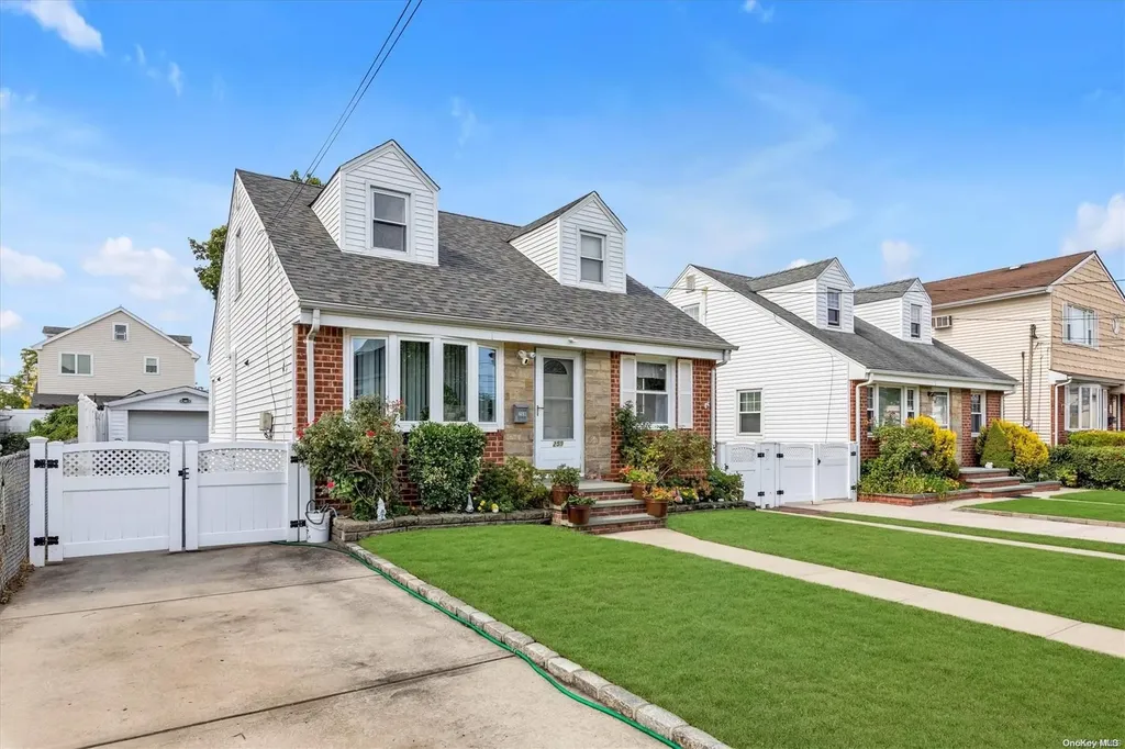 259 Mckinley Parkway Mineola NY 11501