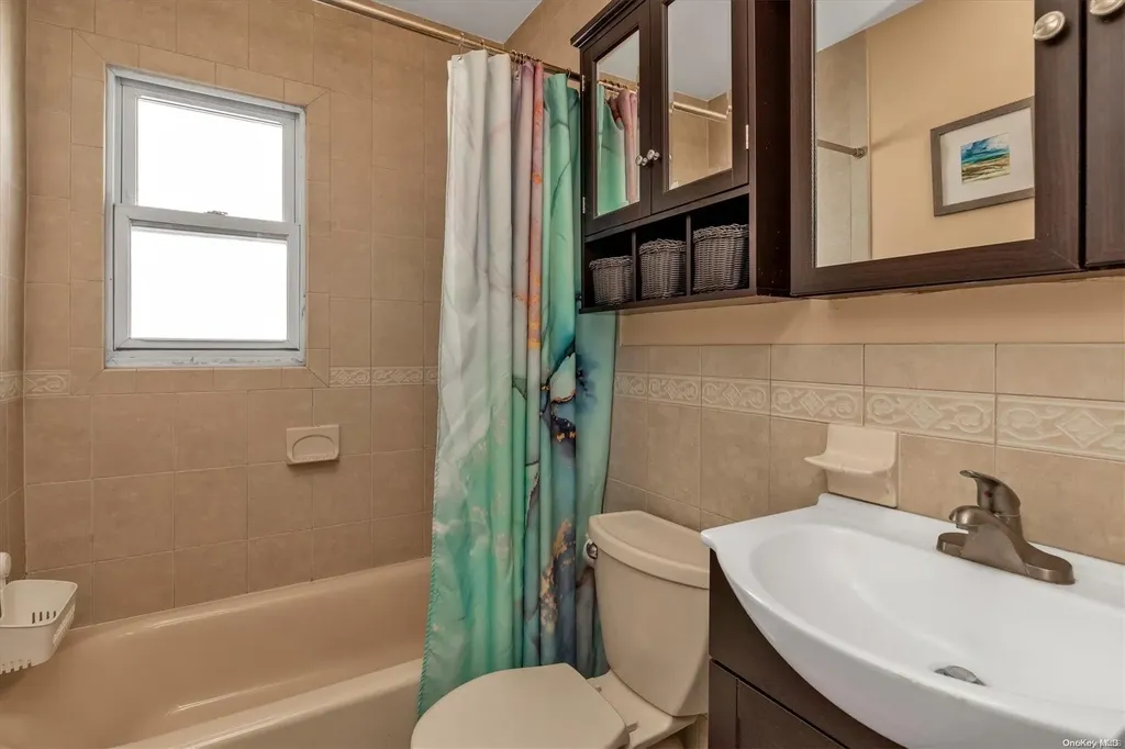 259 Mckinley Parkway Mineola NY 11501