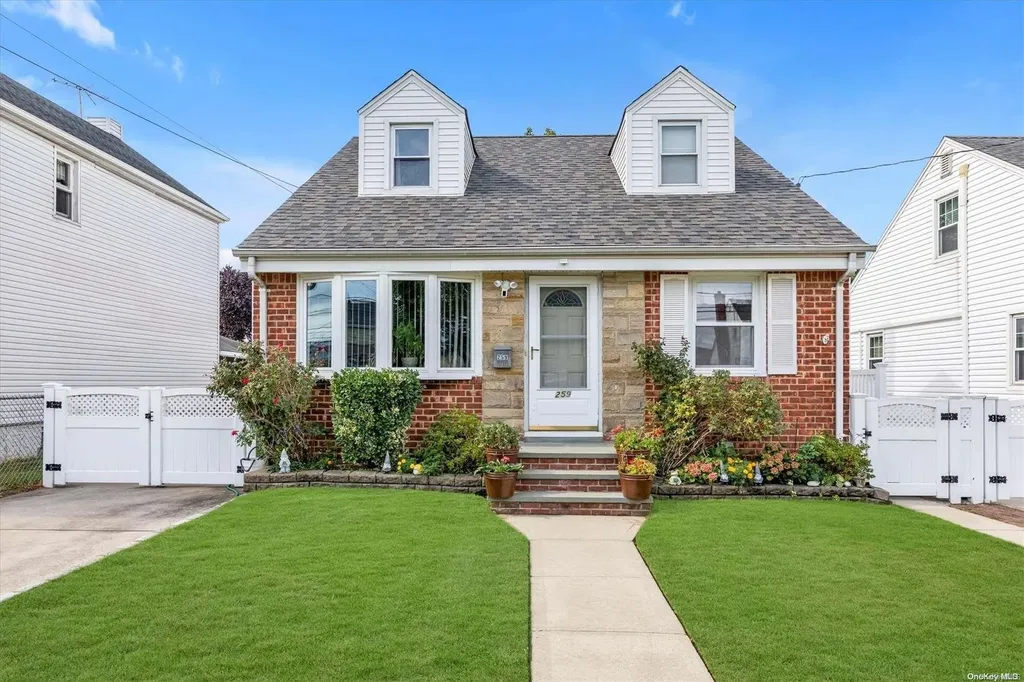 259 Mckinley Parkway Mineola NY 11501