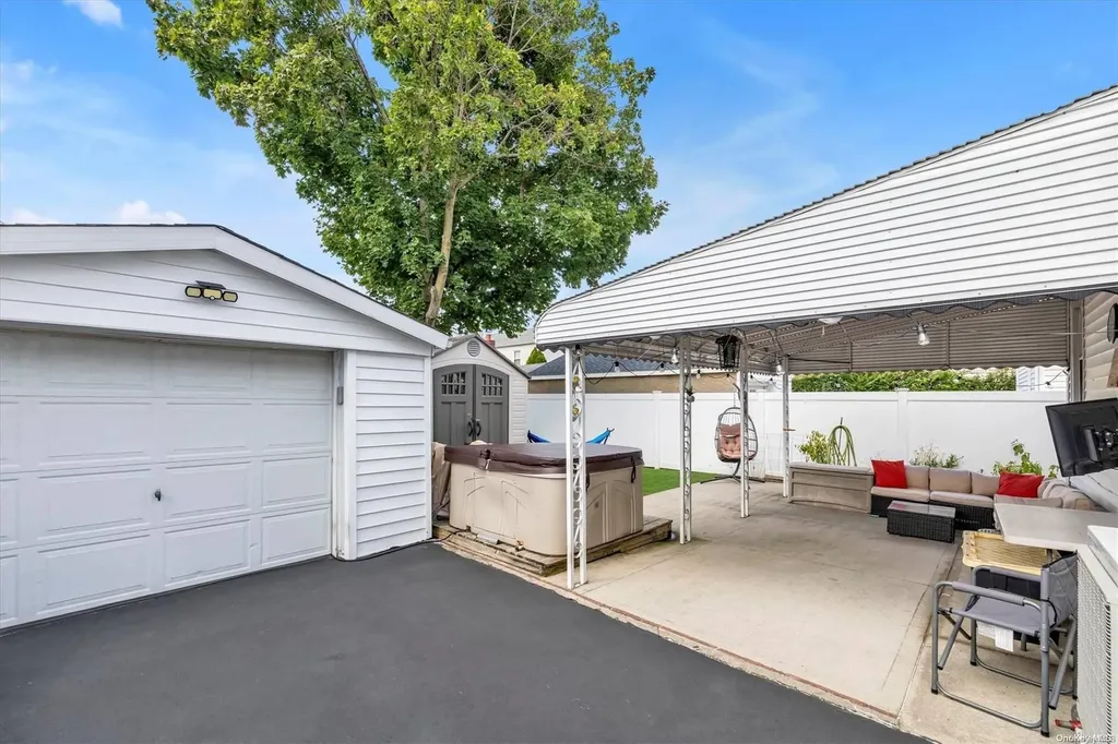 259 Mckinley Parkway Mineola NY 11501