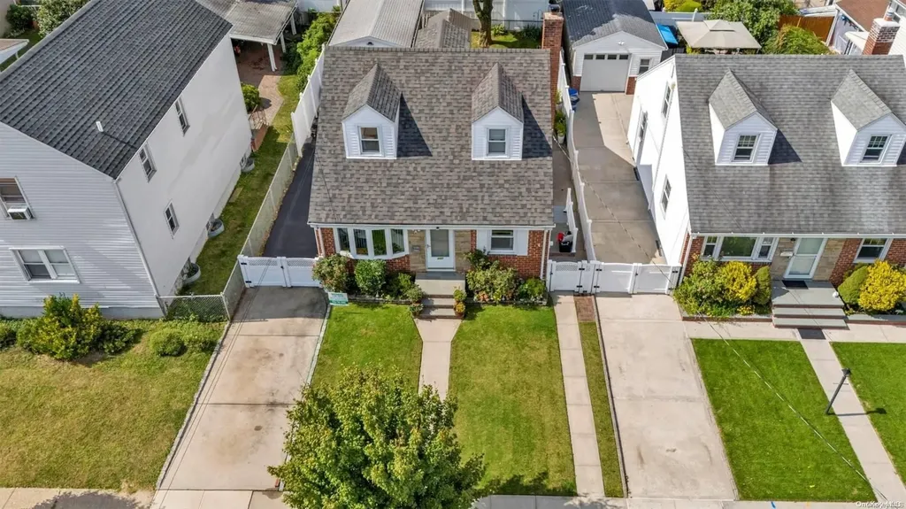 259 Mckinley Parkway Mineola NY 11501