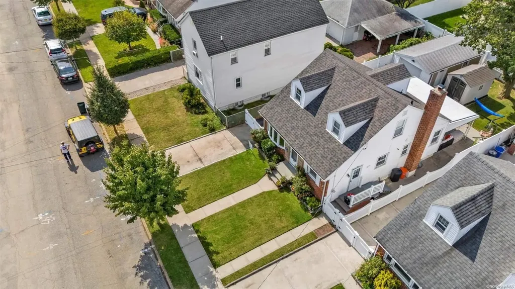 259 Mckinley Parkway Mineola NY 11501