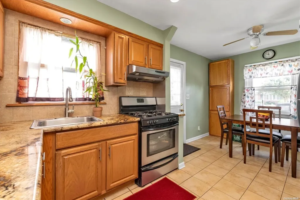 259 Mckinley Parkway Mineola NY 11501