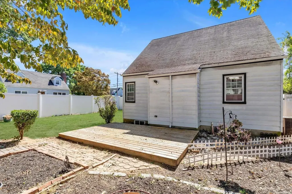 565 Westminster Road North Baldwin NY 11510