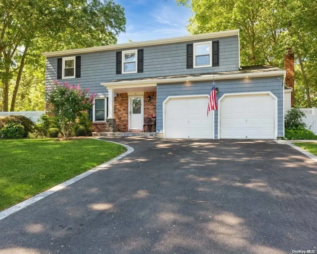 8 Chatham Woods Drive Centereach NY 11720