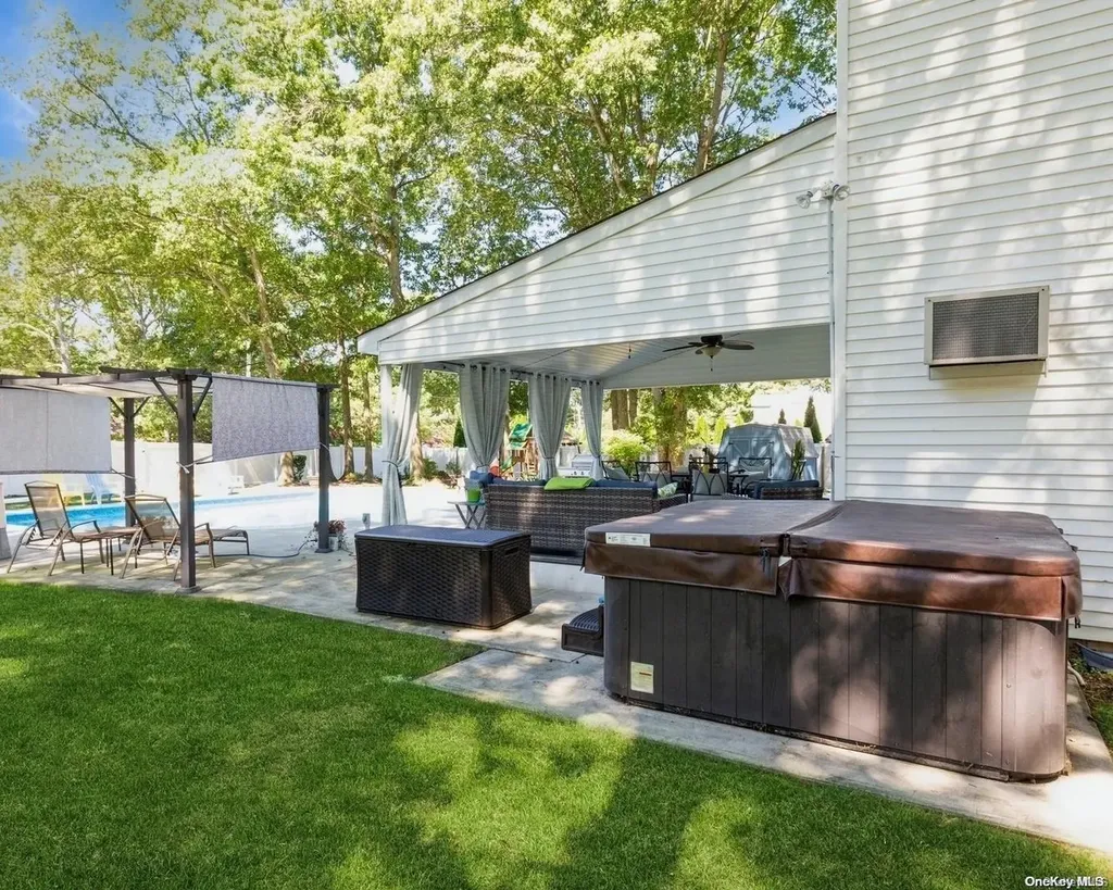 8 Chatham Woods Drive Centereach NY 11720
