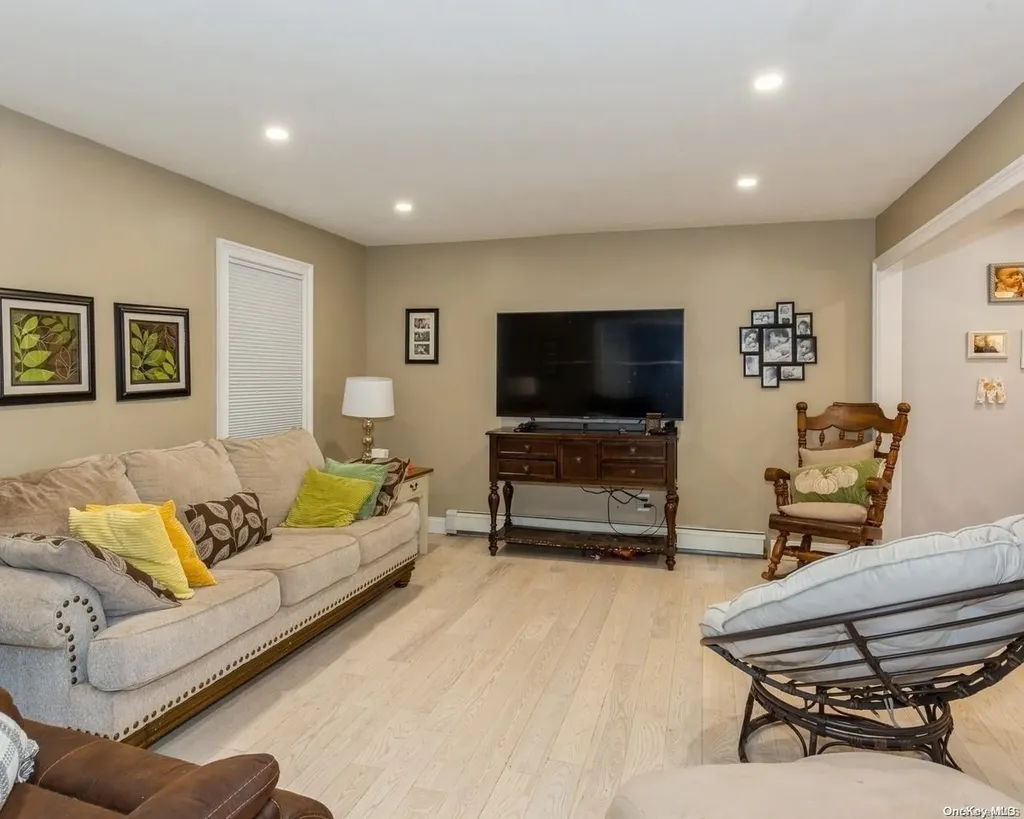 8 Chatham Woods Drive Centereach NY 11720