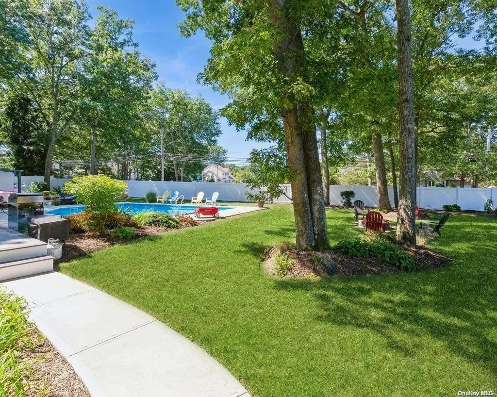 8 Chatham Woods Drive Centereach NY 11720