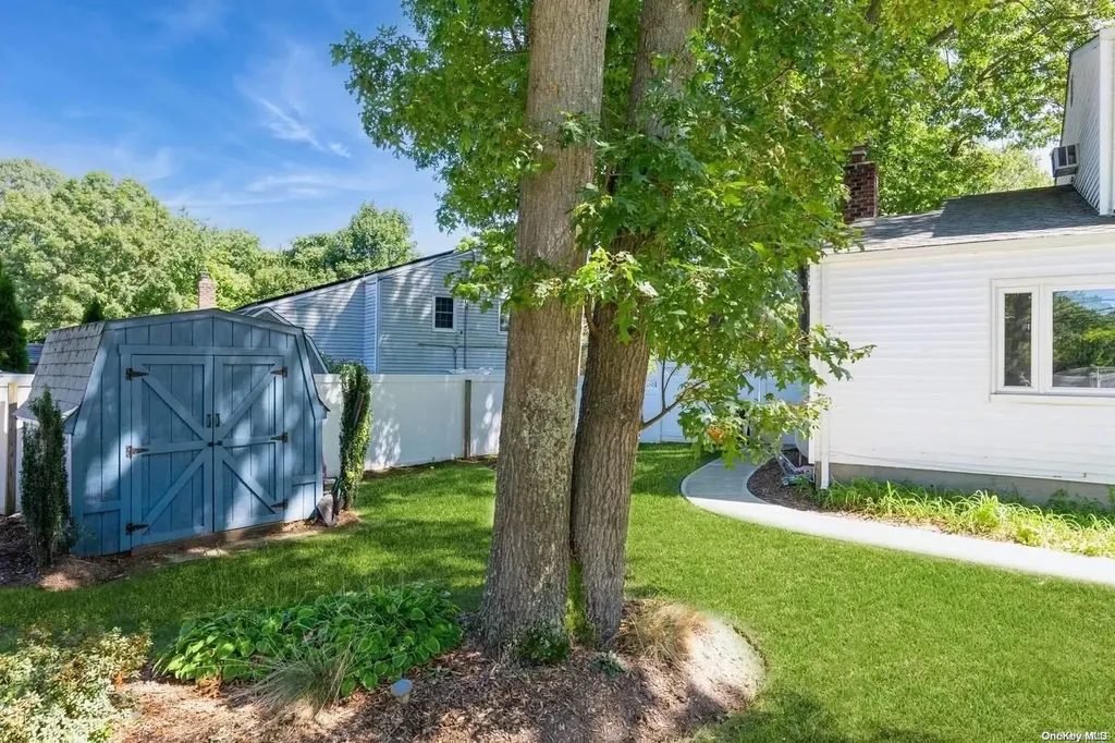 8 Chatham Woods Drive Centereach NY 11720
