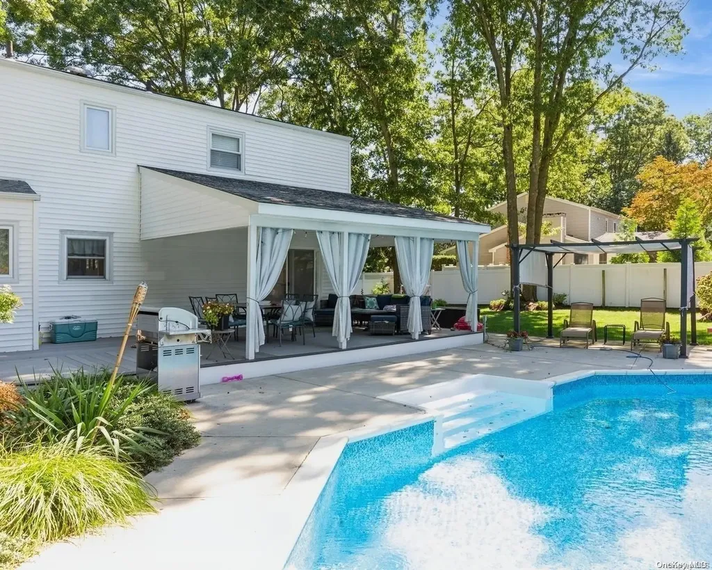 8 Chatham Woods Drive Centereach NY 11720