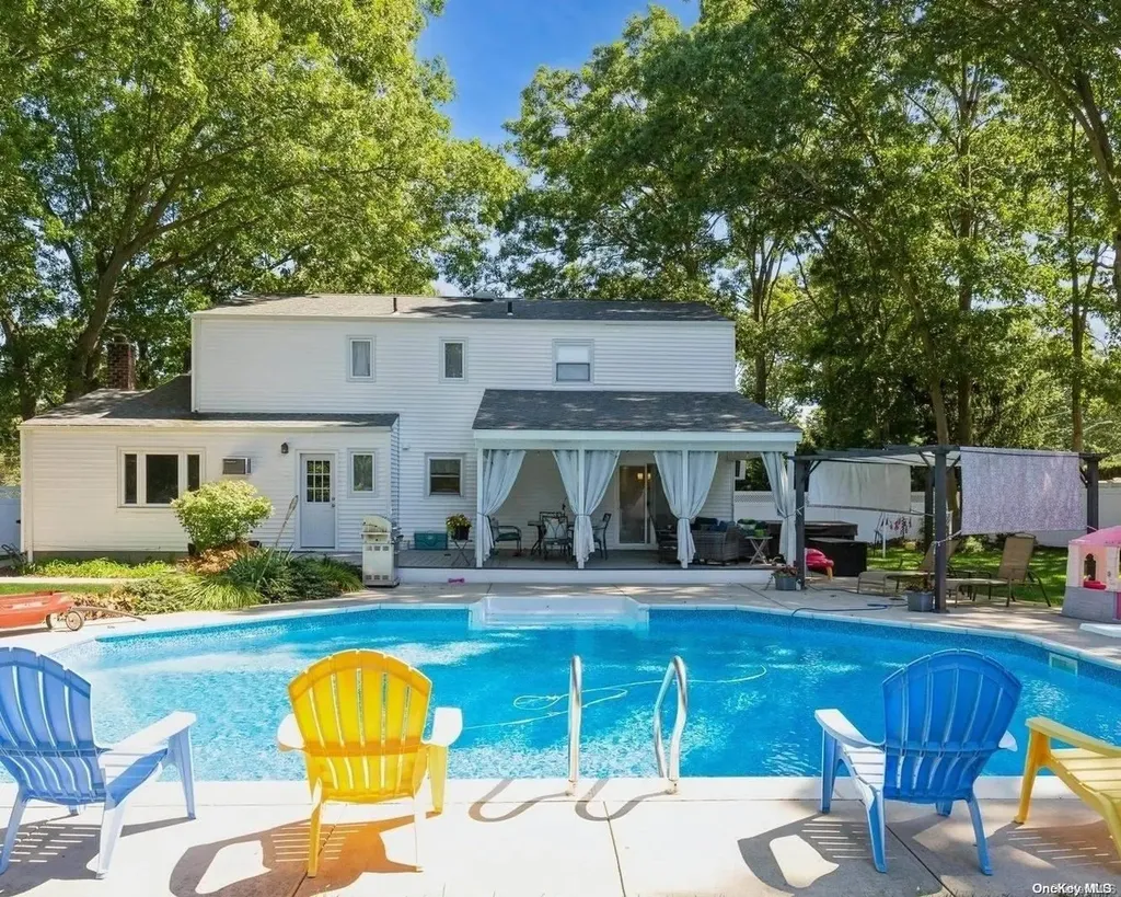 8 Chatham Woods Drive Centereach NY 11720