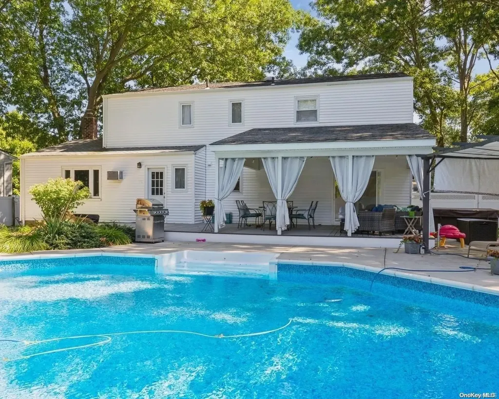 8 Chatham Woods Drive Centereach NY 11720