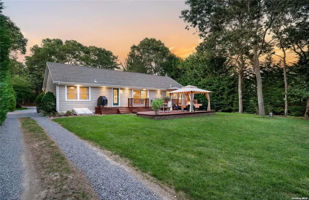 89 Bellows Terrace Hampton Bays NY 11946