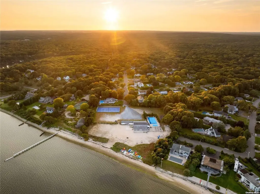 89 Bellows Terrace Hampton Bays NY 11946