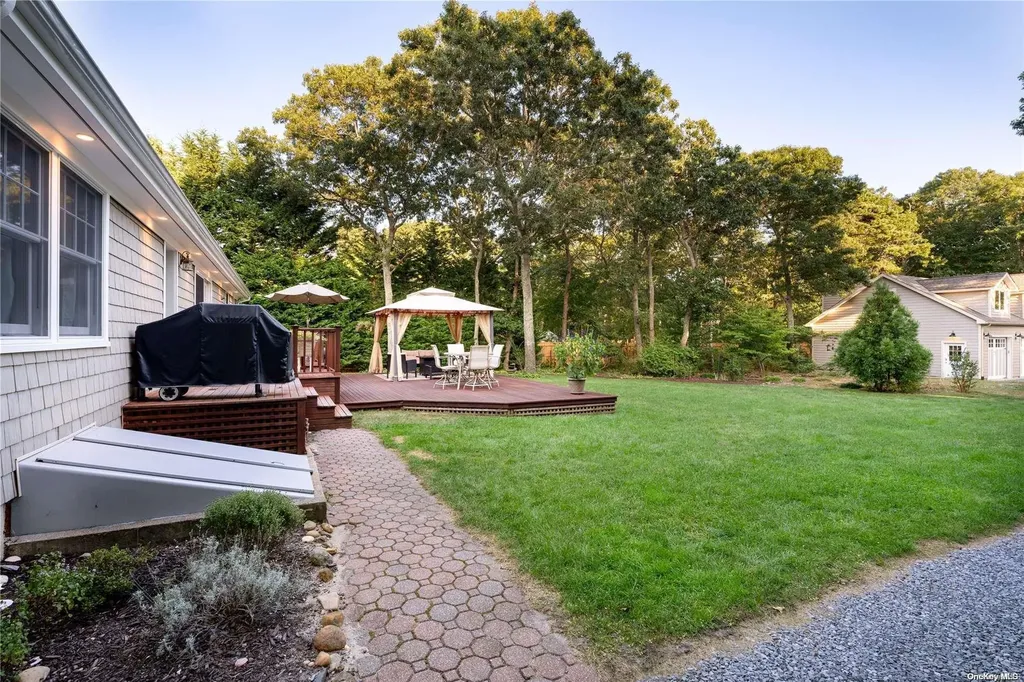 89 Bellows Terrace Hampton Bays NY 11946
