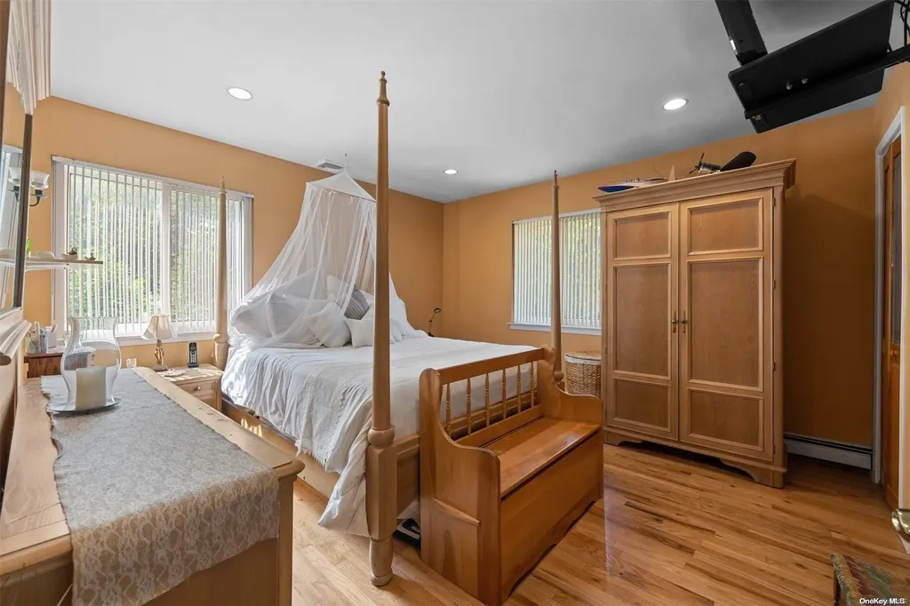 80 Byron Way Oakdale NY 11769