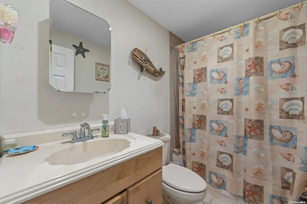 80 Byron Way Oakdale NY 11769