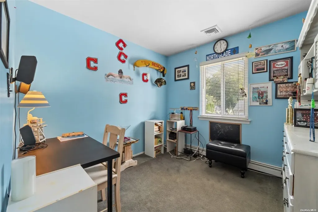 80 Byron Way Oakdale NY 11769