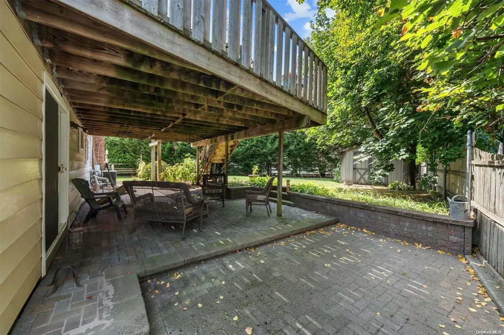 80 Byron Way Oakdale NY 11769