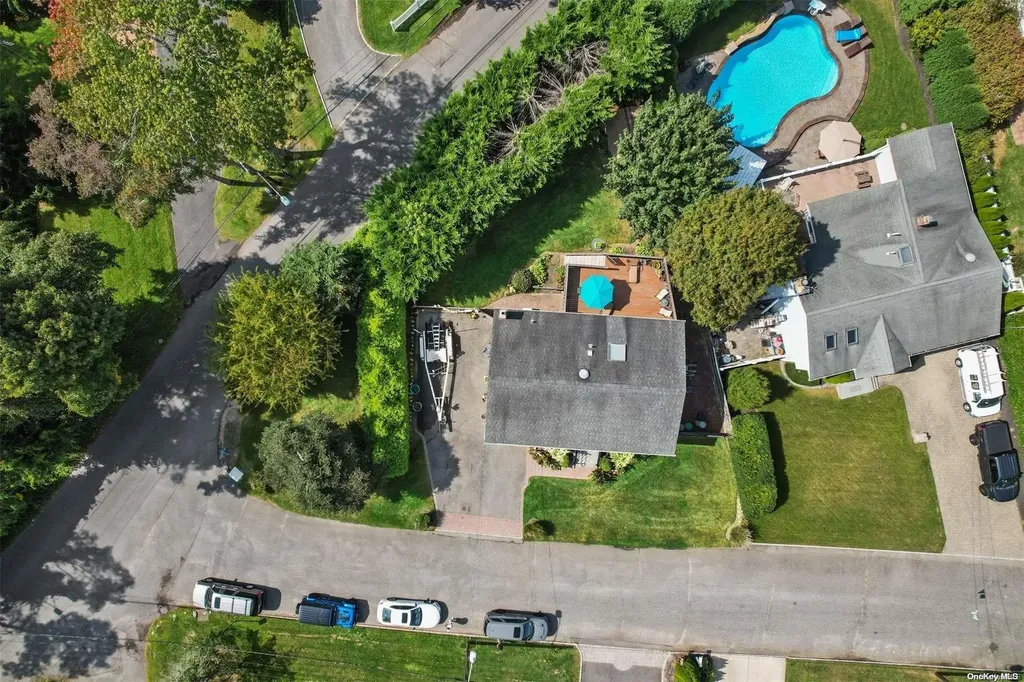 80 Byron Way Oakdale NY 11769
