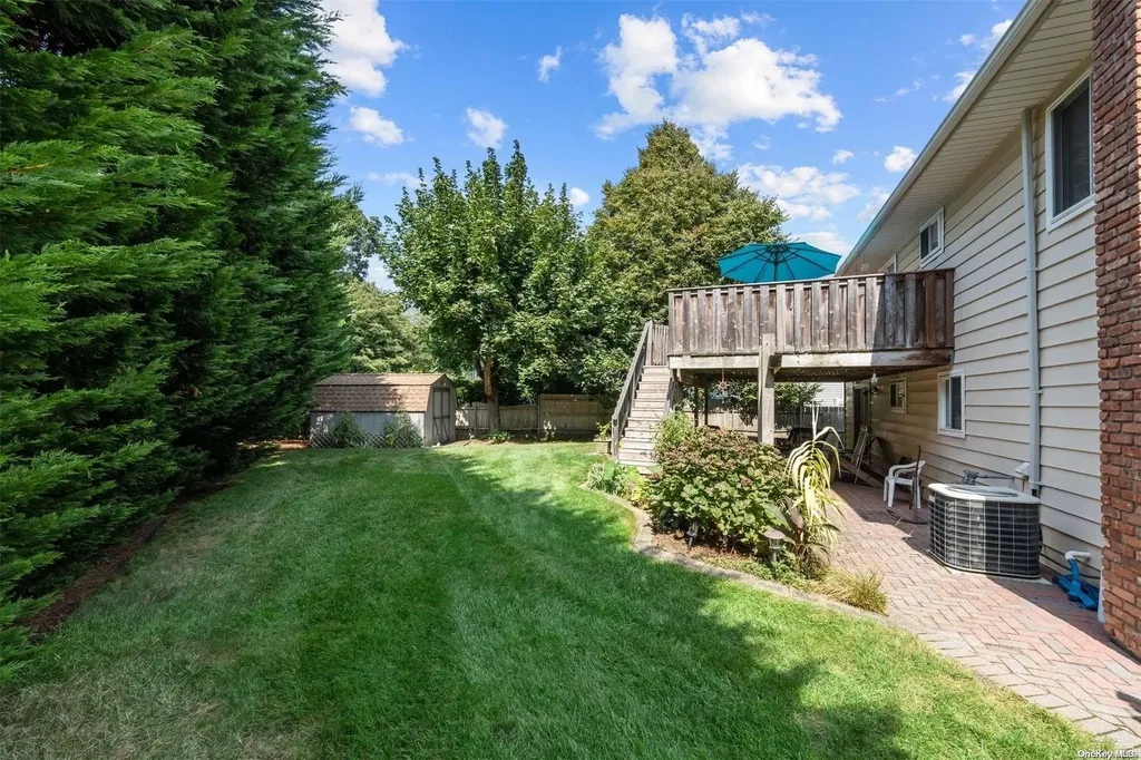 80 Byron Way Oakdale NY 11769
