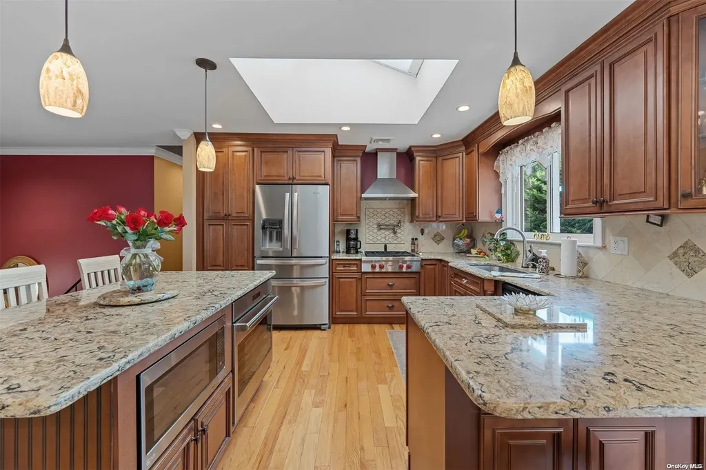 80 Byron Way Oakdale NY 11769
