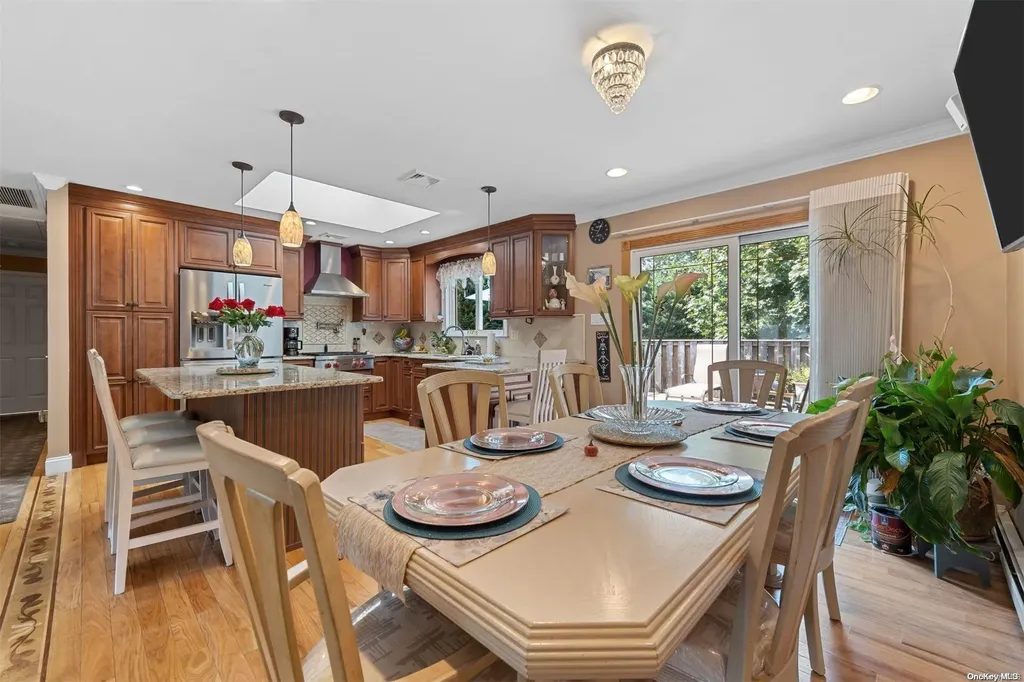 80 Byron Way Oakdale NY 11769