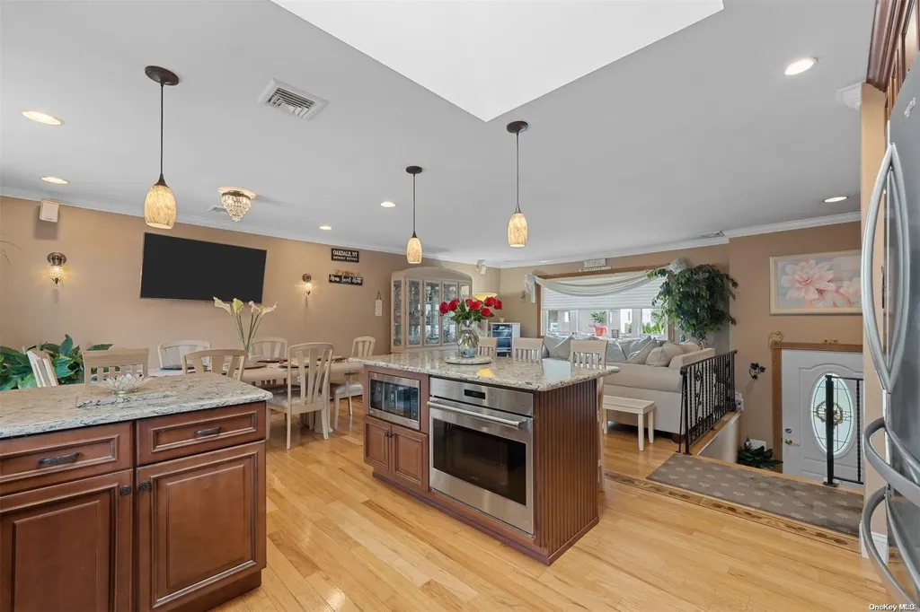 80 Byron Way Oakdale NY 11769