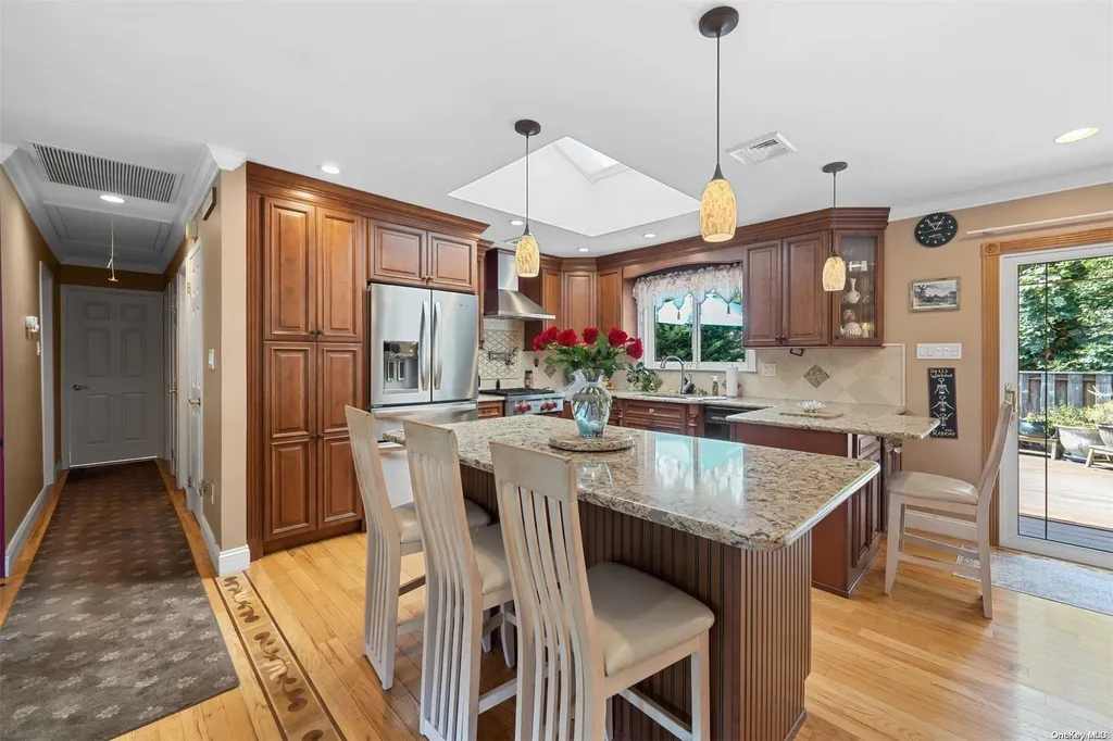 80 Byron Way Oakdale NY 11769