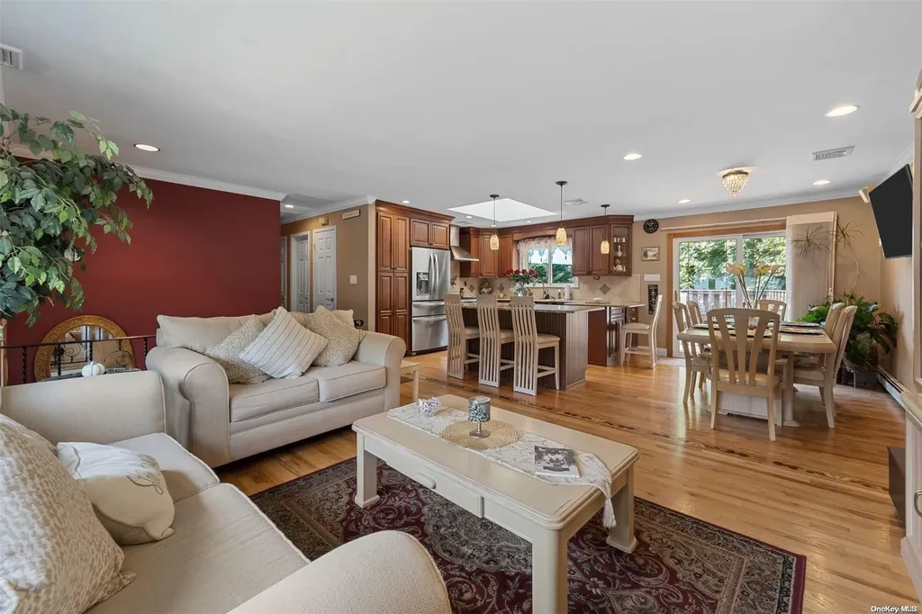 80 Byron Way Oakdale NY 11769