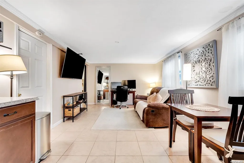 336 Lexington Avenue West Babylon NY 11704