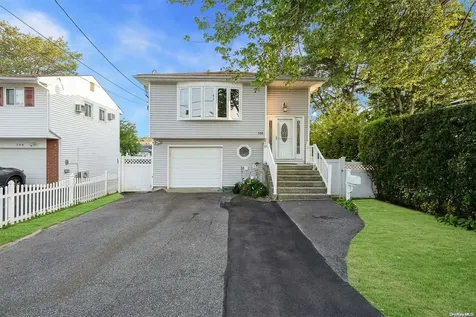 336 Lexington Avenue West Babylon NY 11704