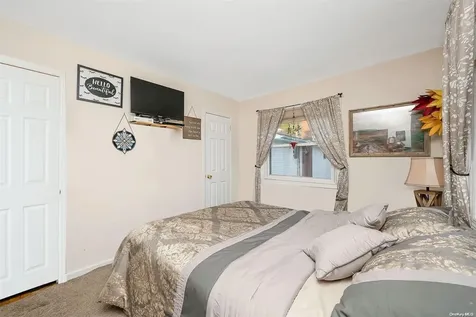 336 Lexington Avenue West Babylon NY 11704