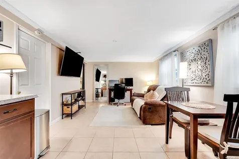 336 Lexington Avenue West Babylon NY 11704