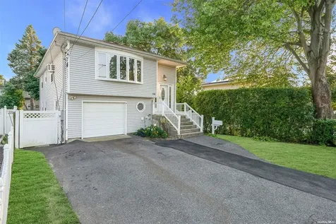 336 Lexington Avenue West Babylon NY 11704